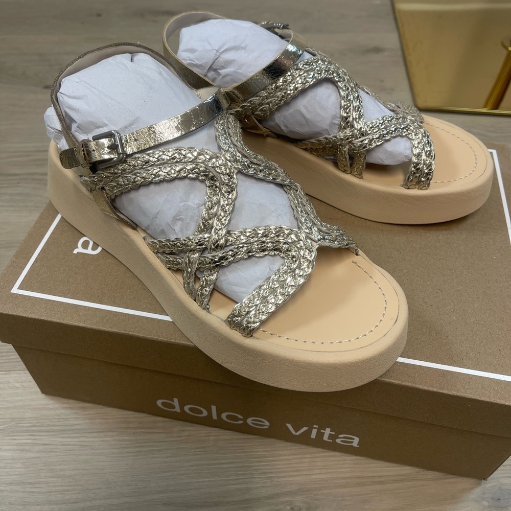 NWB Dolce Vita Gatsby Sandals in metallic Platinum size 8.5 - Picture 5 of 9